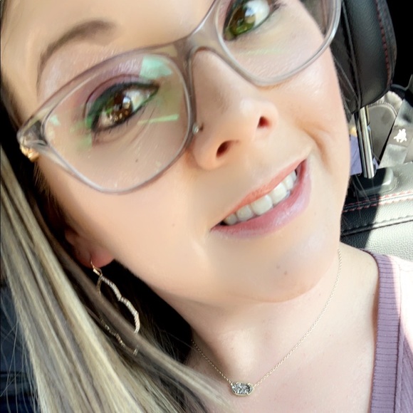 Meet your Posher, Sara - Picture 3 of 5